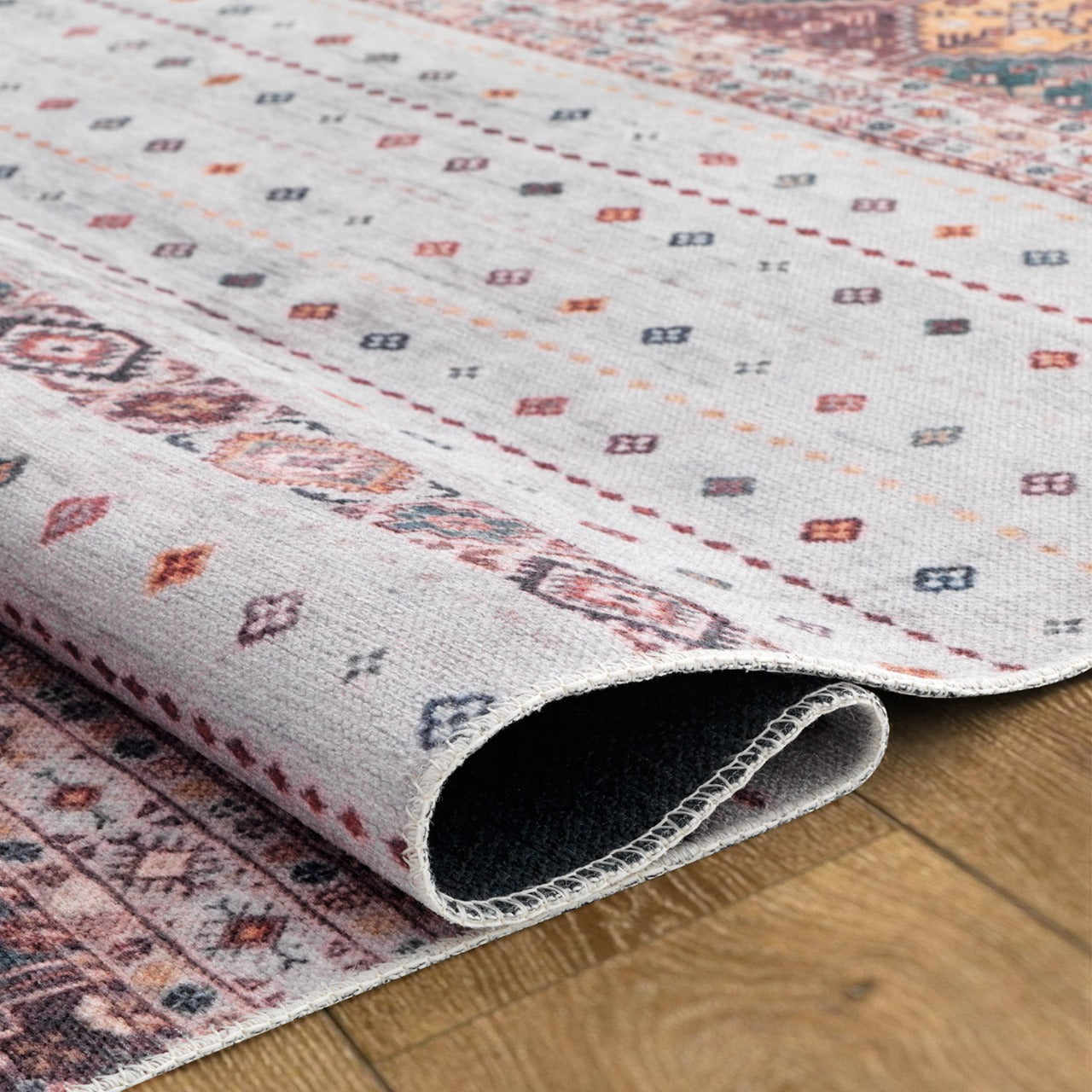 By Cocoon Cream / Red Rug