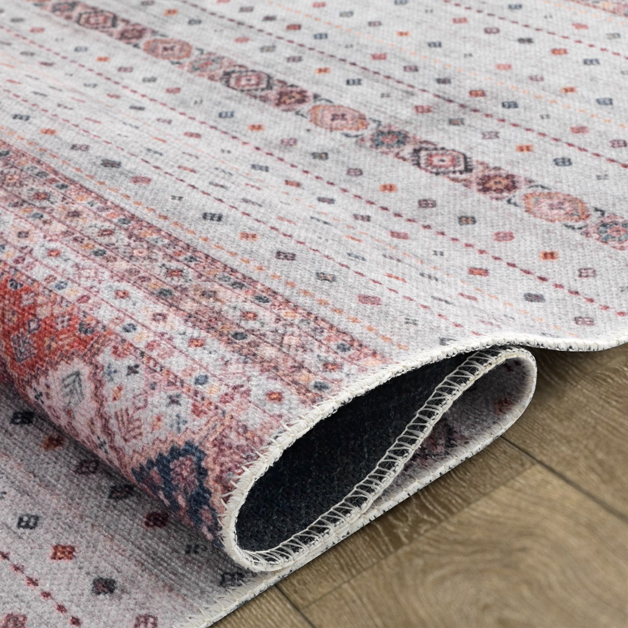 By Cocoon Cream / Red Rug