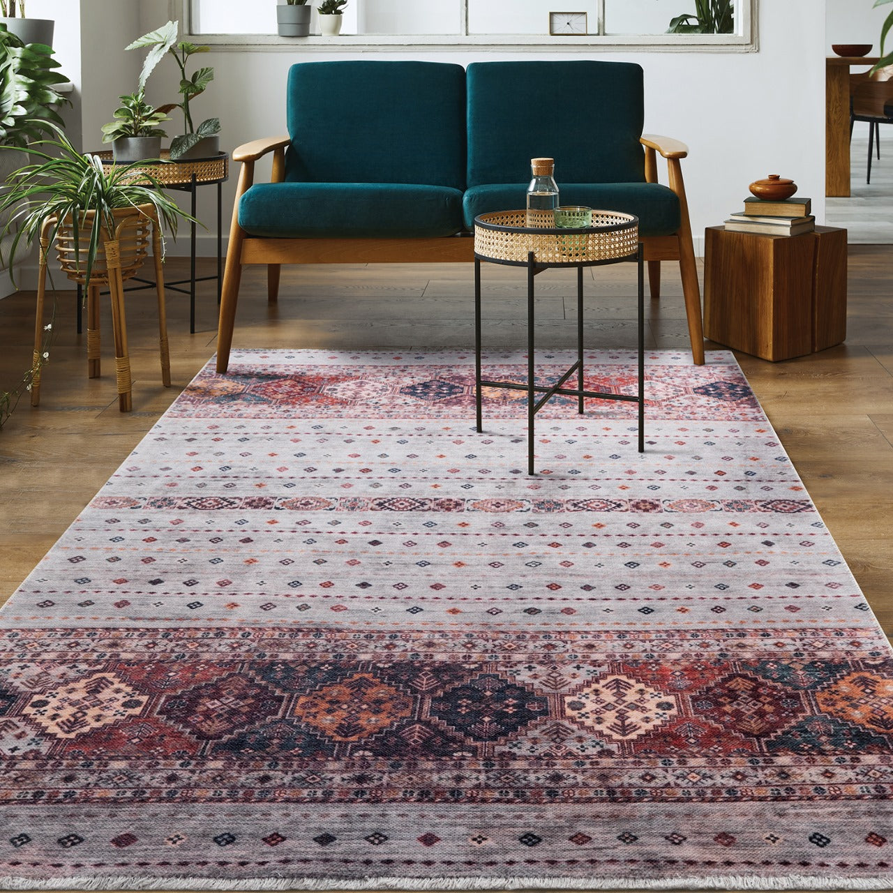 By Cocoon Cream / Red Rug