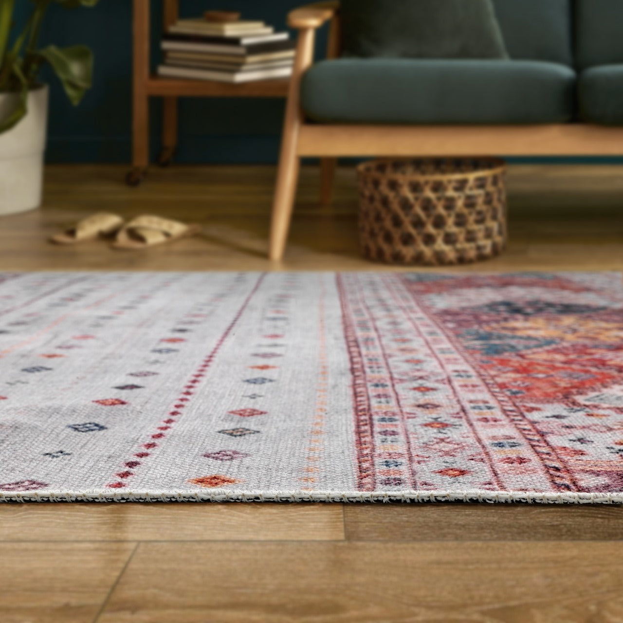 By Cocoon Cream / Red Rug